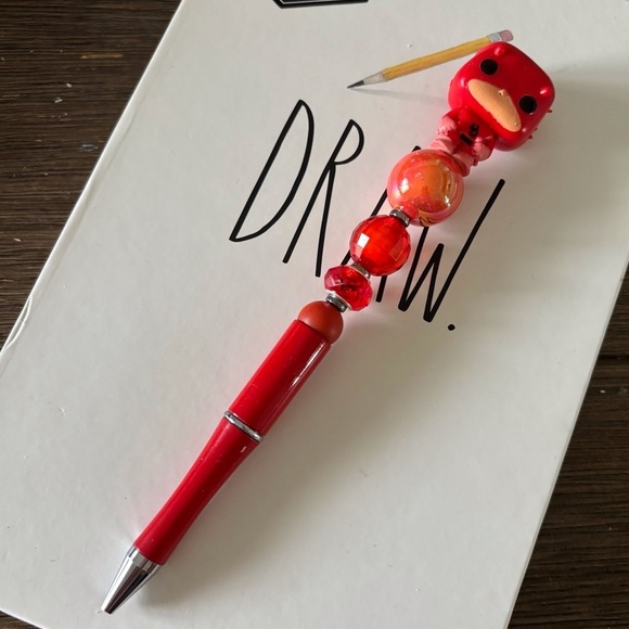 Marvel: Dare Devil handmade beaded pen - Picture 2 of 3